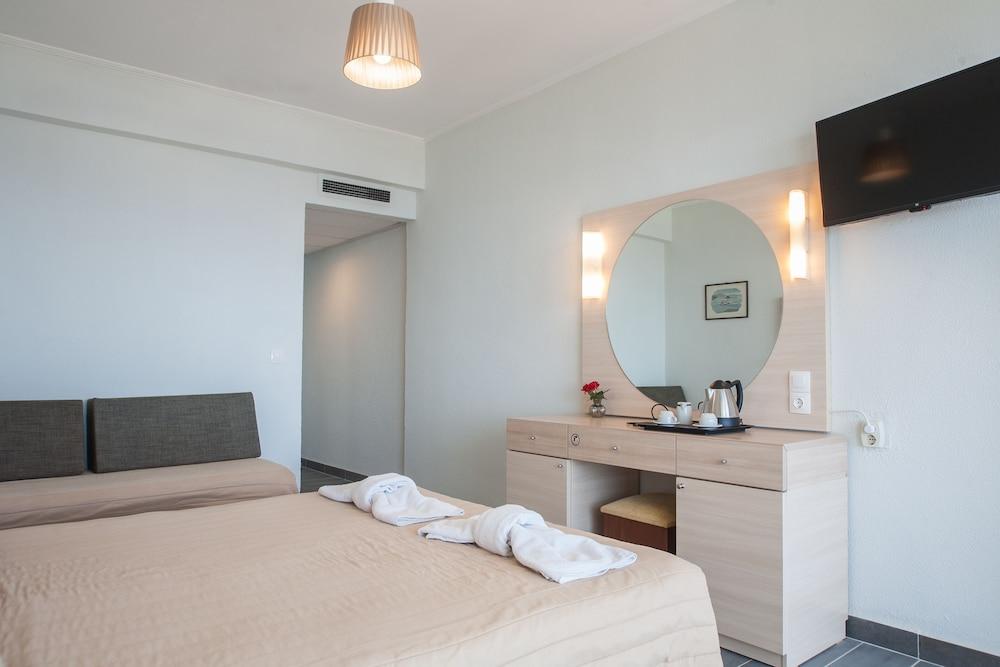 Alexandros Hotel Перама Екстер'єр фото